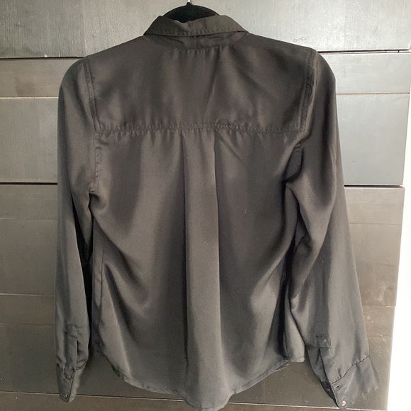 Guess button up. - Picture 3 of 3